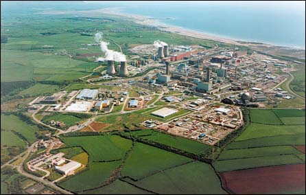 Sellafield
At Sellafield, a nuclear complex adjoining the Irish Sea, British Nuclear Fuels Ltd. uses a process that it may bring to Hanford to turn liquid radioactive tank waste into glass.
Keywords: Sellafield UK