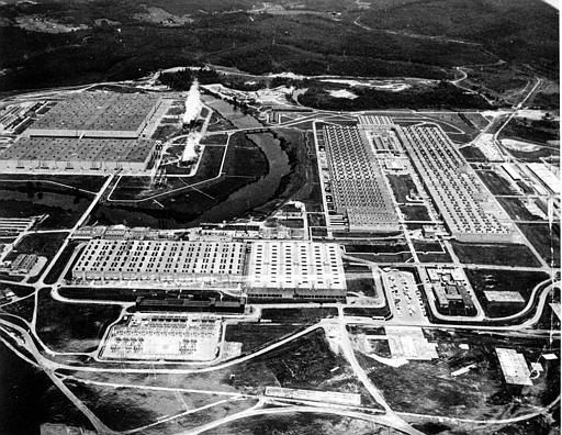 K-25 uranium enrichment site in Oak Ridge, Tenn
This is an aerial view of the Atomic Energy Commission's nuclear research facility at Oak Ridge Tenn. on Nov. 1, 1967.
Keywords: K-25 uranium enrichment site in Oak Ridge, Tenn