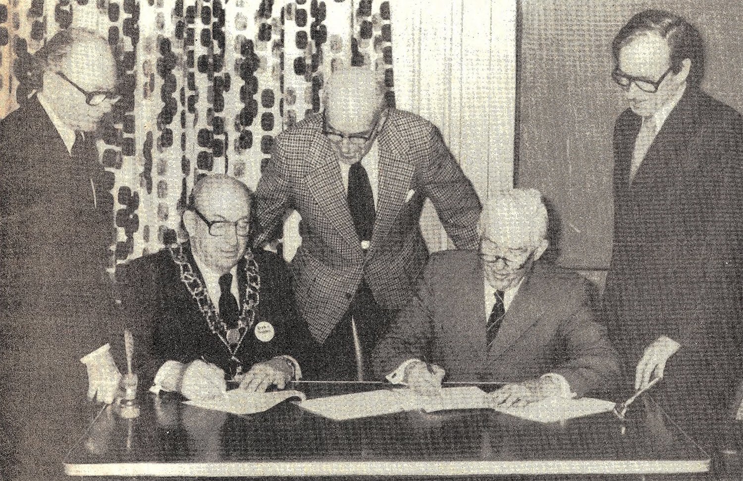Hydro Agreement is Signed for Darlington Generating Station - Canadian Statesman (23 March 1977)
Keywords: Darlington