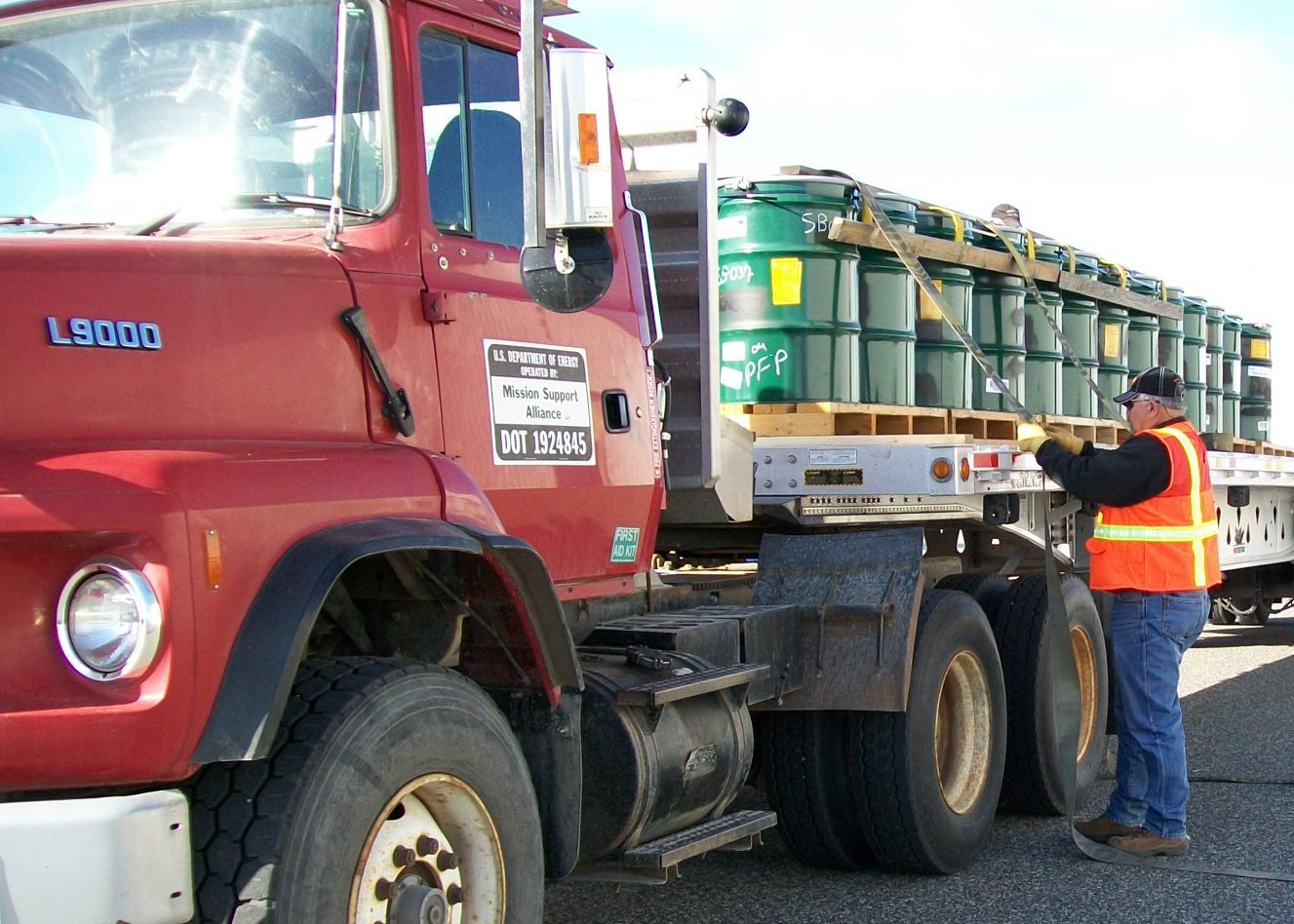 Hanford mixed low-level waste shipment prep (7644718258)
Keywords: Hanford