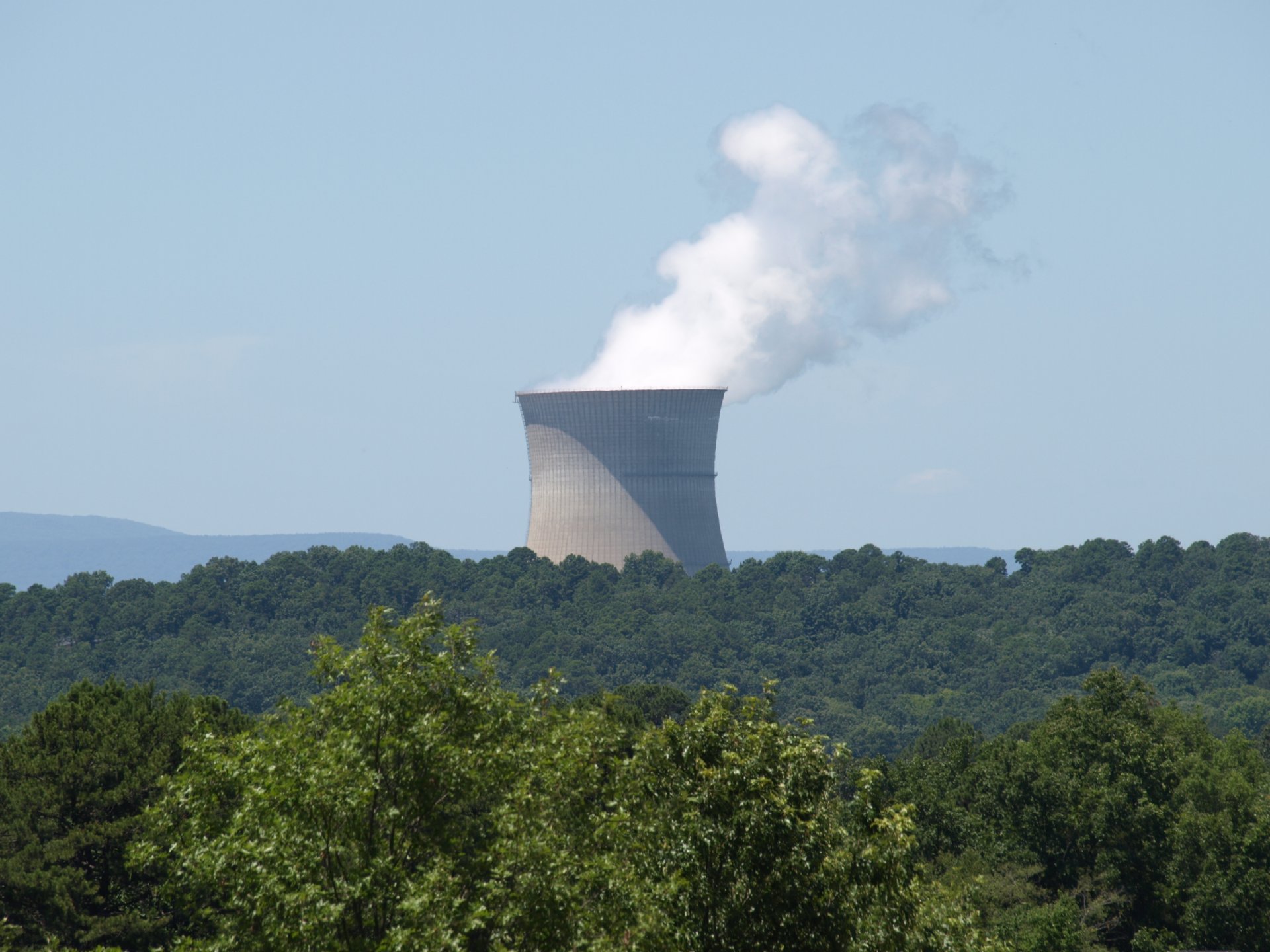 Click to view full size image
==============
Arkansas Nuclear One cooling tower
Keywords: Arkansas Nuclear Arkansas Nuclear One cooling tower
Keywords: Arkansas Nuclear