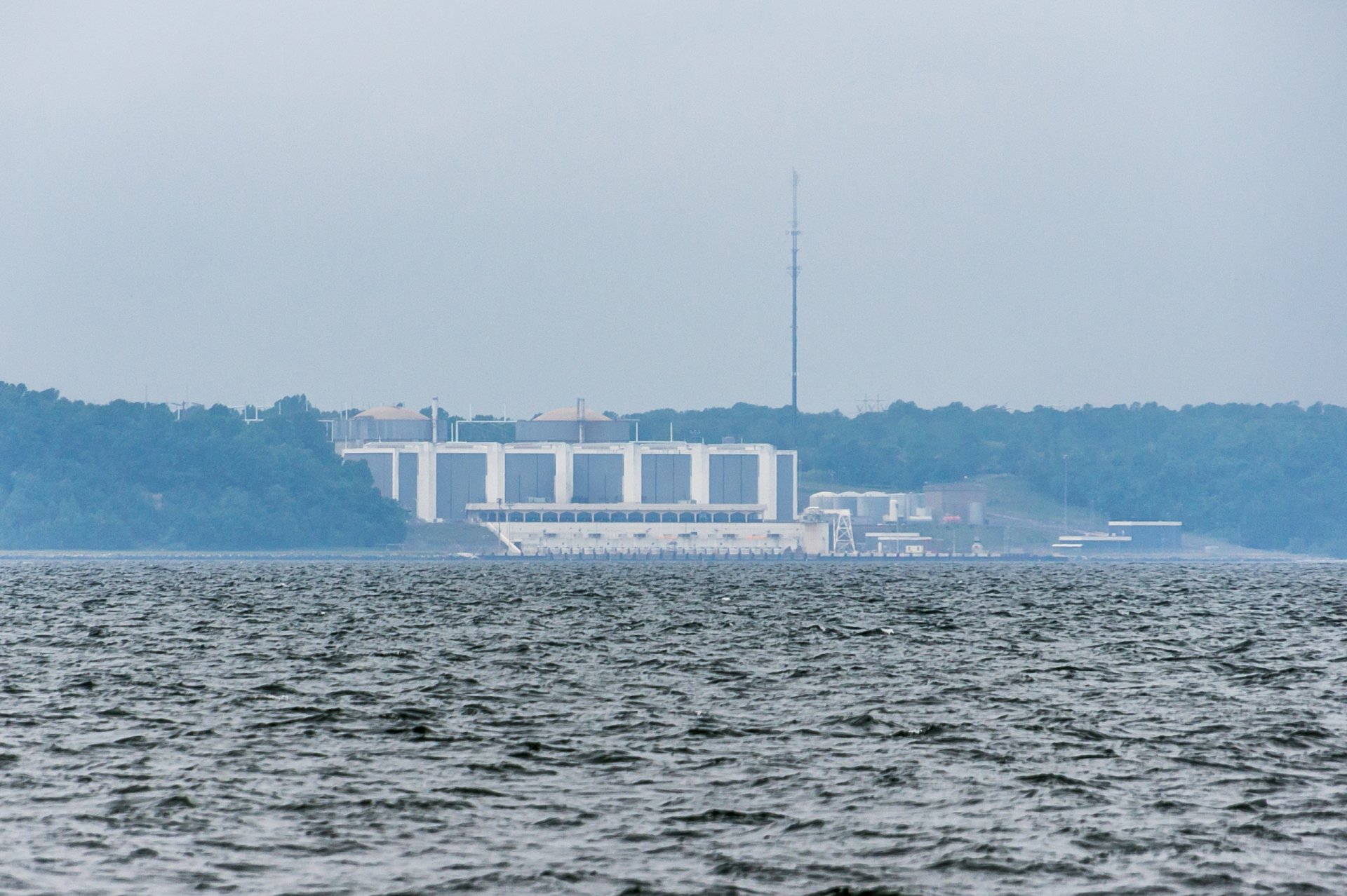 Click to view full size image
==============
Calavert Cliffs Nuclear Power Plant (7315901862)
Keywords: Calvert Cliffs Calavert Cliffs Nuclear Power Plant (7315901862)
Keywords: Calvert Cliffs