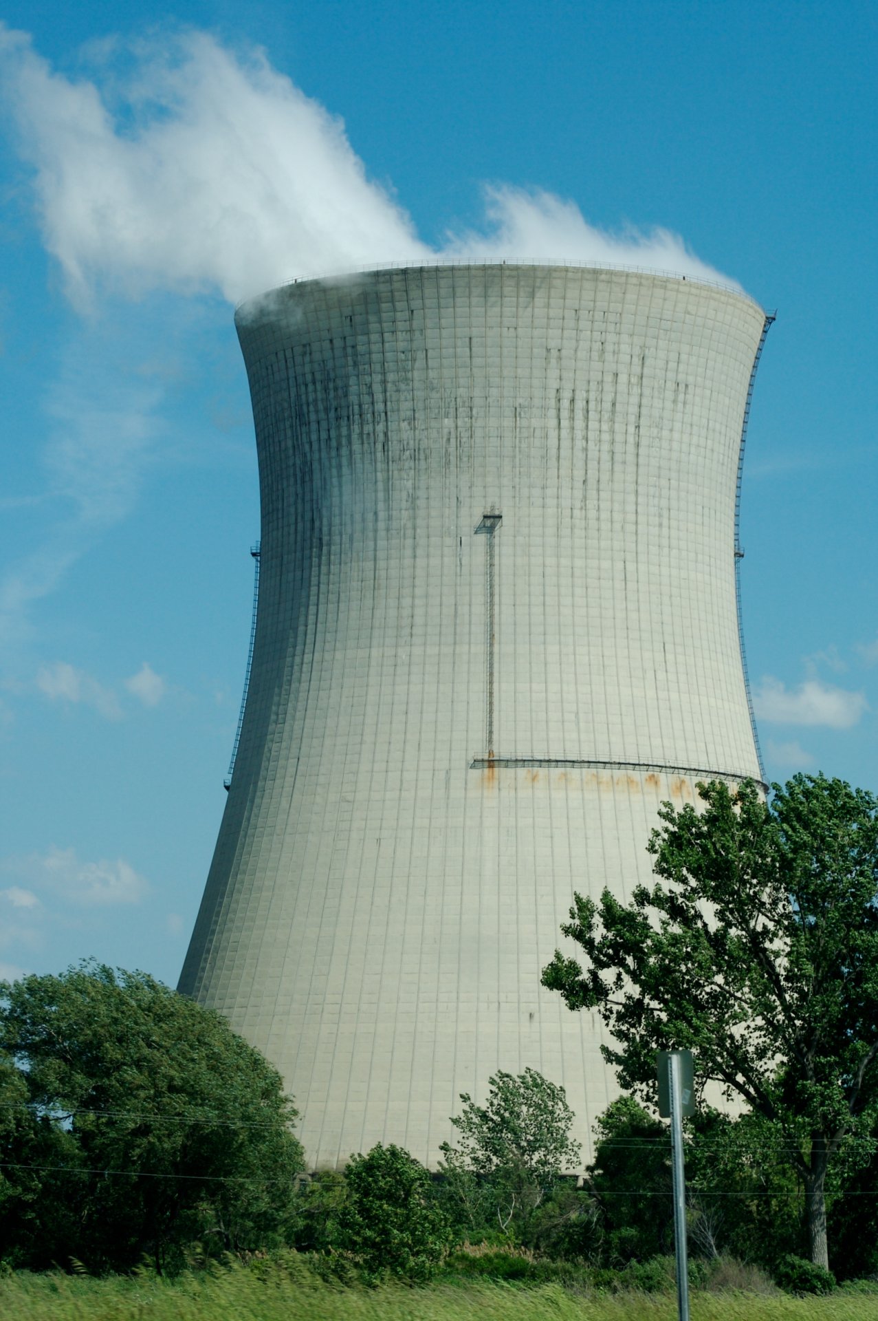 Click to view full size image
==============
Davis Besse cooling tower
Keywords: Davis-Besse Davis Besse cooling tower
Keywords: Davis-Besse