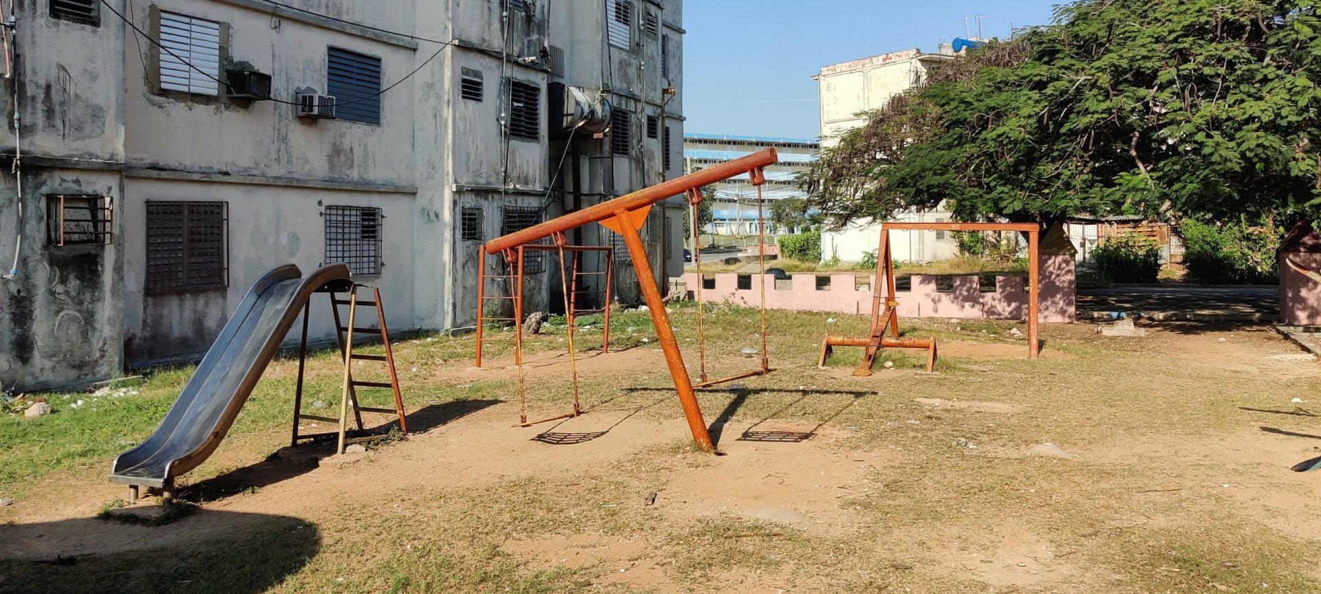 Click to view full size image
==============
Ciudad Nuclear-022
Keywords: Juragua Ciudad Nuclear-022
Keywords: Juragua