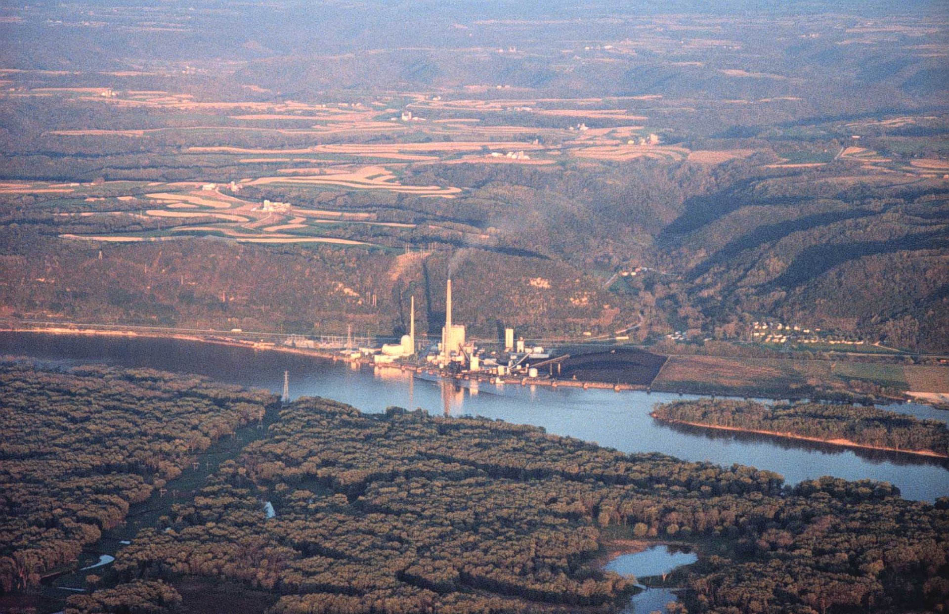 Click to view full size image
==============
Genoa Station 3 power plant
Keywords: LaCrosse Genoa Station 3 power plant
Keywords: LaCrosse