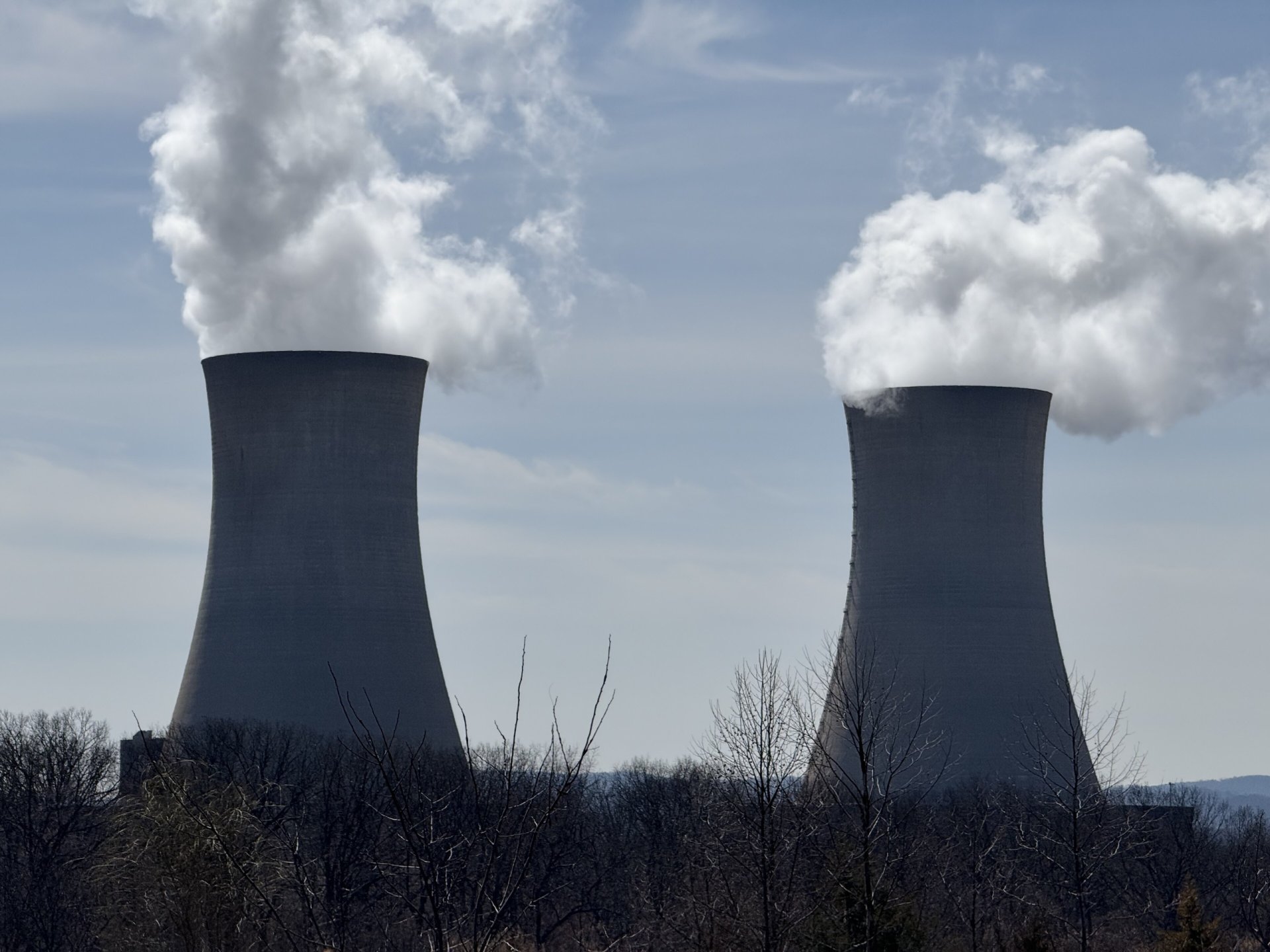 Click to view full size image
==============
2025-03-19 13 37 26 View southwest towards the cooling towers of the Limerick Generating Station from the hill near Evergreen Road and Lightcap Road in Limerick Township, Montgomery County, Pennsylvania
Keywords: Limerick 2025-03-19 13 37 26 View southwest towards the cooling towers of the Limerick Generating Station from the hill near Evergreen Road and Lightcap Road in Limerick Township, Montgomery County, Pennsylvania
Keywords: Limerick